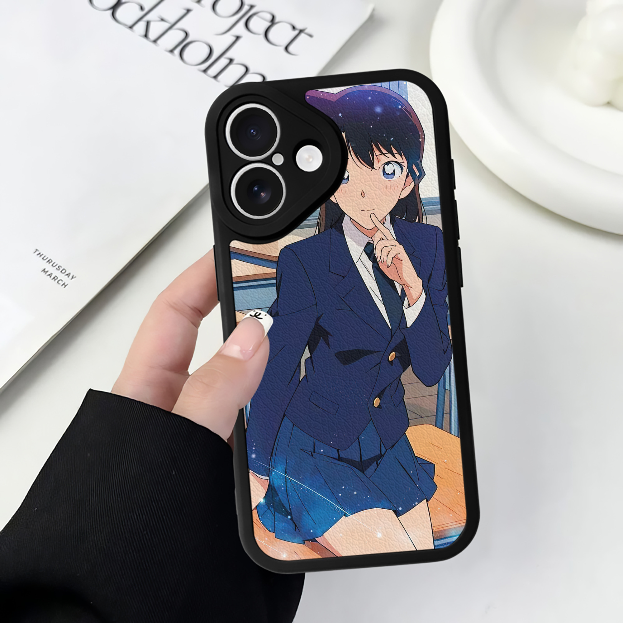 （画像用） 名探偵コナン Detective Conan 【iPhone 16シリーズ対応】シリコンスマホケース（レザー調） 材質：シリコン